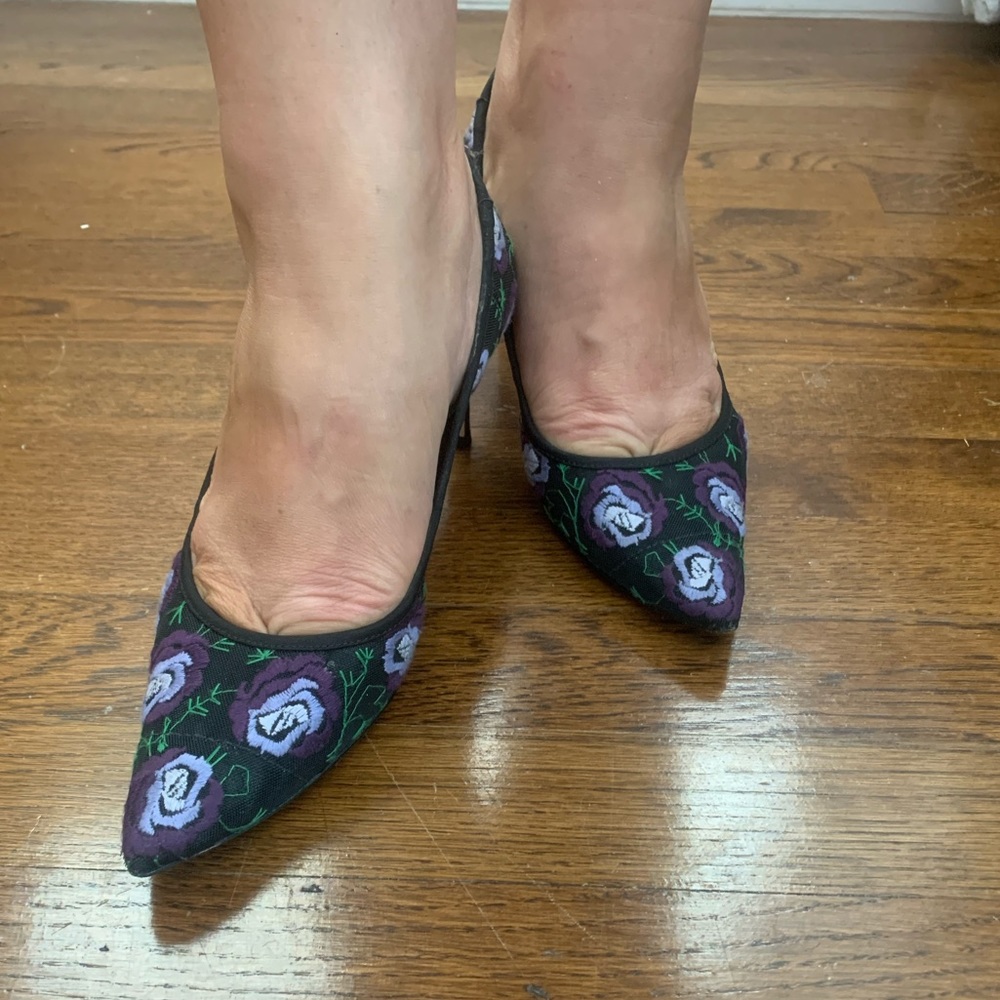 Bettye Muller leather sole Floral Embroidery pumps